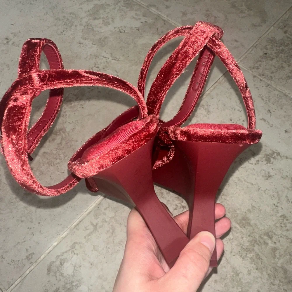 Gianni Bini The Novah Velvet Strappy‎ Square Toe Wedge Sandals Wine Red Size 8